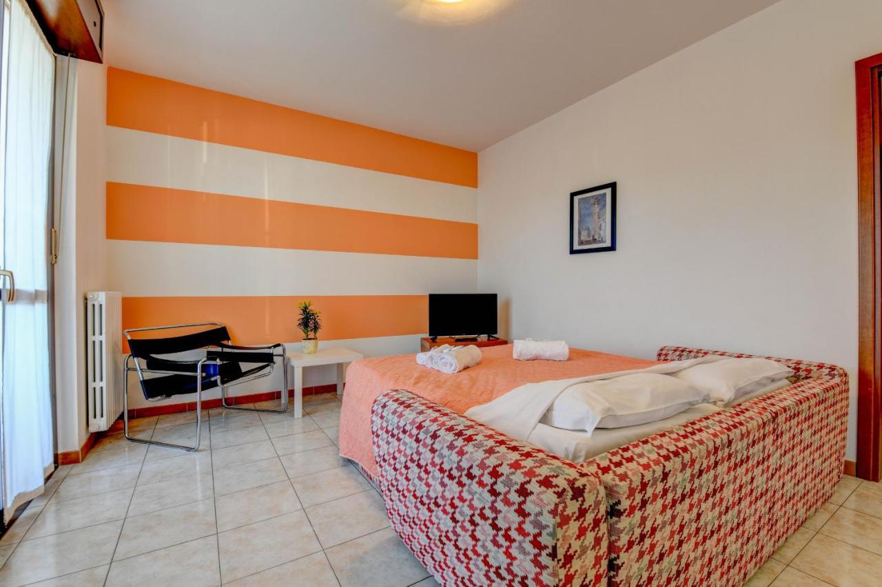 Residence Meridiana Пескиера дел Гарда Екстериор снимка