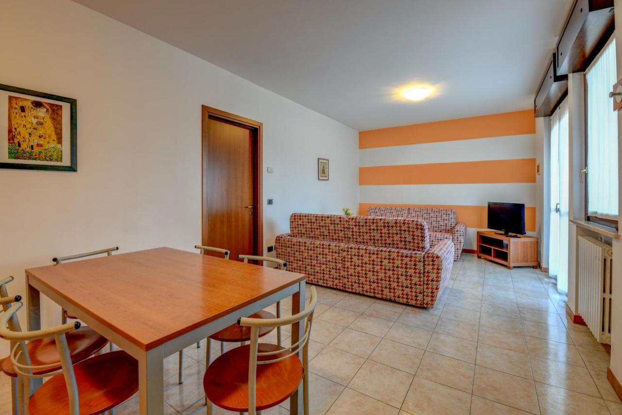 Residence Meridiana Пескиера дел Гарда Екстериор снимка