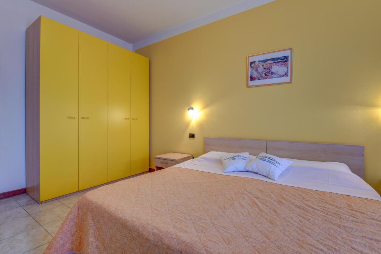 Residence Meridiana Пескиера дел Гарда Екстериор снимка