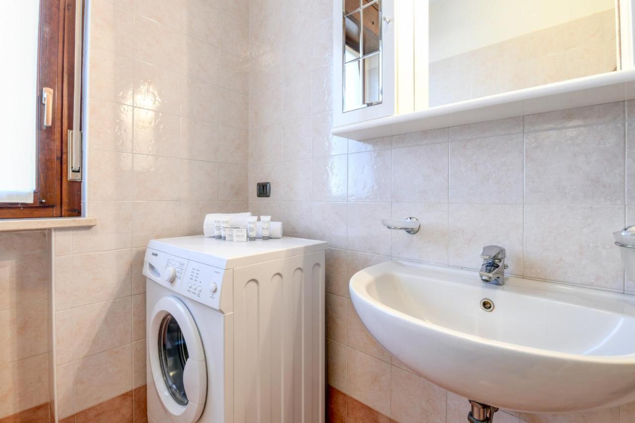 Residence Meridiana Пескиера дел Гарда Екстериор снимка