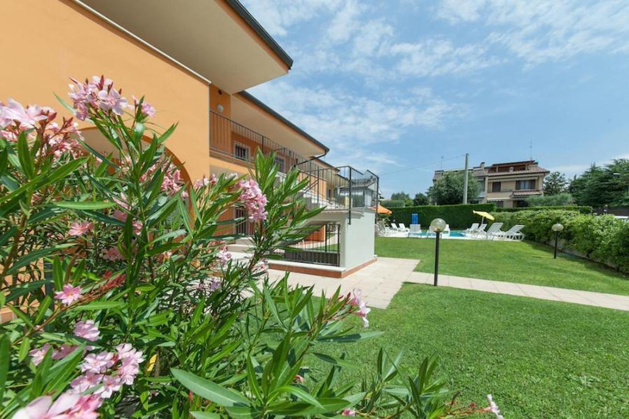 Residence Meridiana Пескиера дел Гарда Екстериор снимка