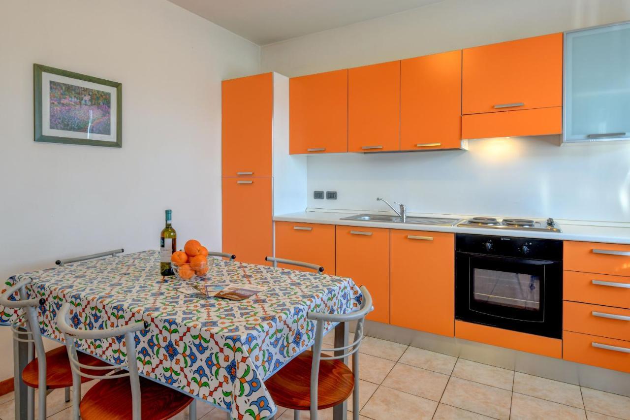 Residence Meridiana Пескиера дел Гарда Екстериор снимка