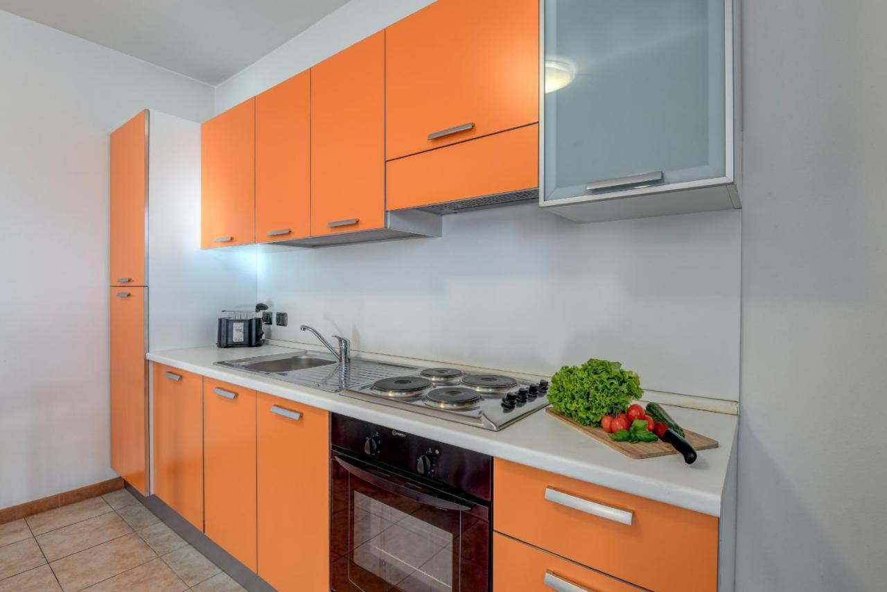 Residence Meridiana Пескиера дел Гарда Екстериор снимка