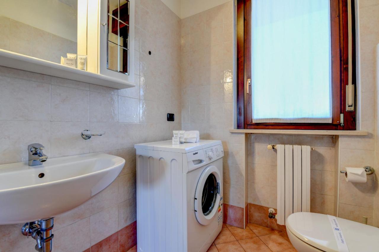 Residence Meridiana Пескиера дел Гарда Екстериор снимка